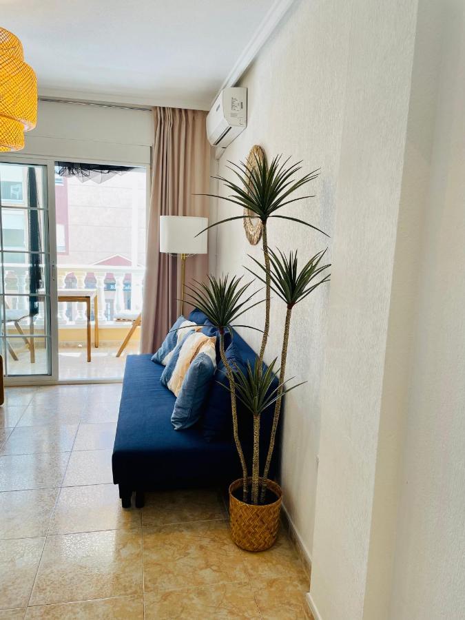 El Papagayo Apartment 2 Mins Walking To The Beach Торевиеха Екстериор снимка