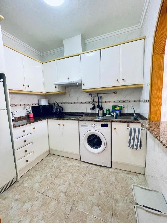 El Papagayo Apartment 2 Mins Walking To The Beach Торевиеха Екстериор снимка