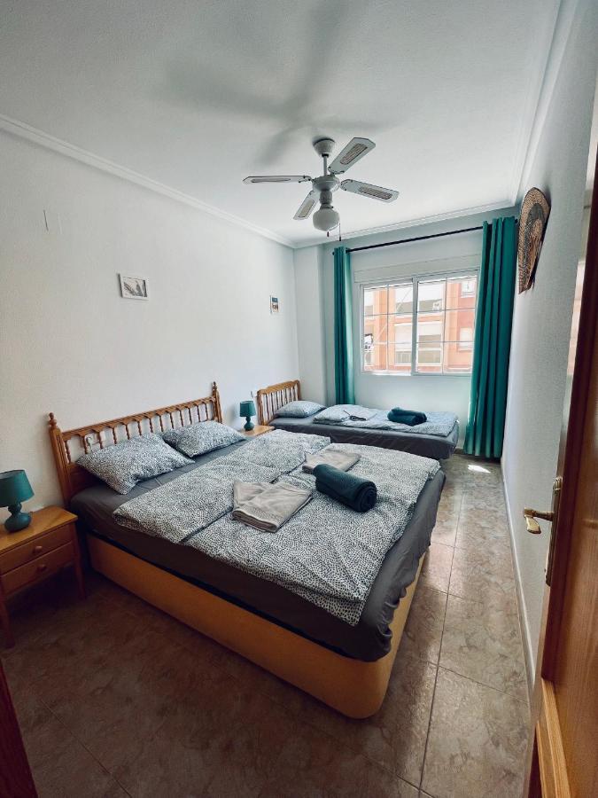 El Papagayo Apartment 2 Mins Walking To The Beach Торевиеха Екстериор снимка