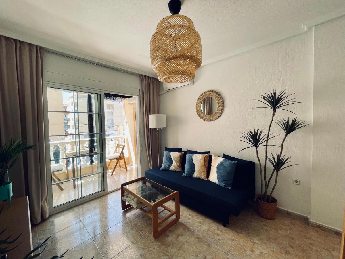 El Papagayo Apartment 2 Mins Walking To The Beach Торевиеха Екстериор снимка
