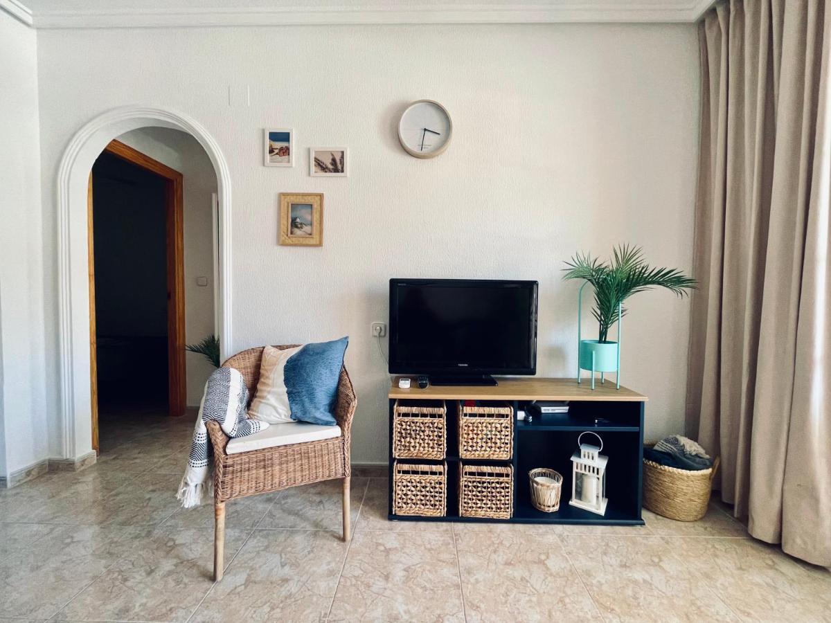 El Papagayo Apartment 2 Mins Walking To The Beach Торевиеха Екстериор снимка